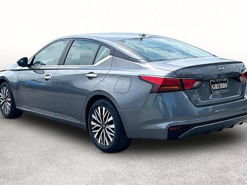 Used 2025 Nissan Altima 2.5 SV FWD image 13