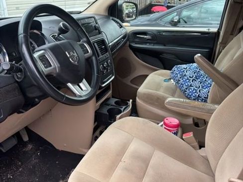 Used 2016 Dodge Grand Caravan SE w/ Quick Order Package 29E SE FWD image 3