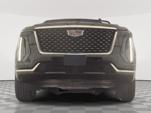 Used 2025 Cadillac Escalade ESV Luxury RWD image 15