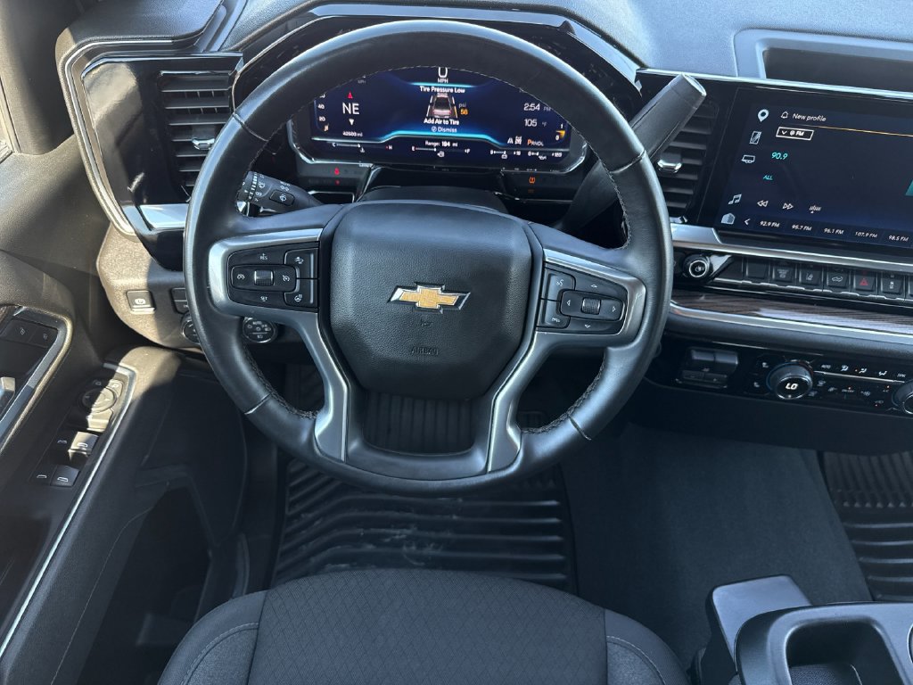 Used 2025 Chevrolet Silverado 2500 LT w/ Convenience Package AWD/4WD image 14