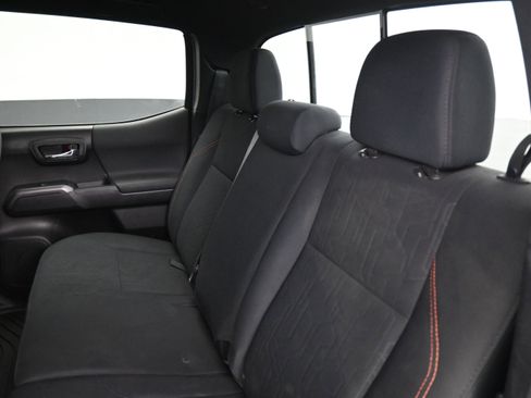 Used 2019 Toyota Tacoma TRD Off-Road AWD/4WD image 19