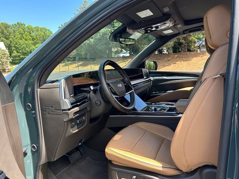Used 2025 Cadillac Escalade Premium Luxury RWD image 46