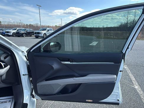 Used 2023 Toyota Camry XSE w/ Navigation Package image 15