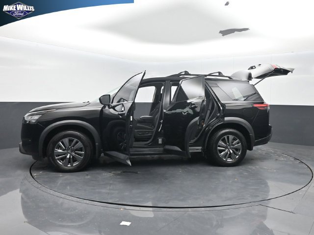 Used 2023 Nissan Pathfinder SV w/ Black Appearance Package FWD image 28