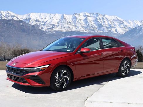 Used 2025 Hyundai Elantra Limited w/ Cargo Package FWD image 2