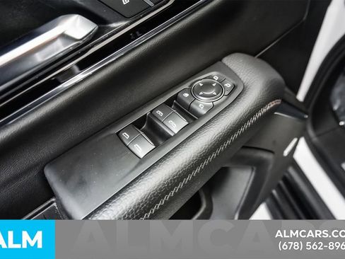Used 2025 GMC Yukon XL Denali RWD image 52