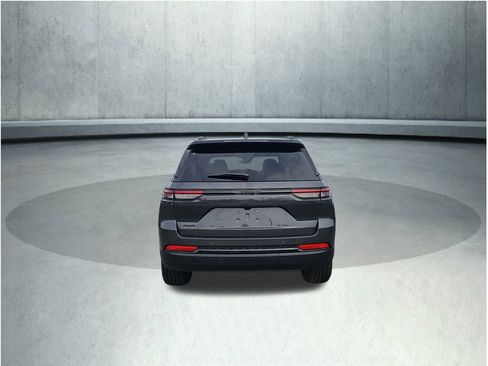 New 2025 Jeep Grand Cherokee Altitude image 6