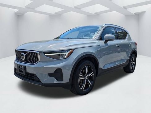 Certified 2025 Volvo XC40 B5 Core AWD/4WD image 10