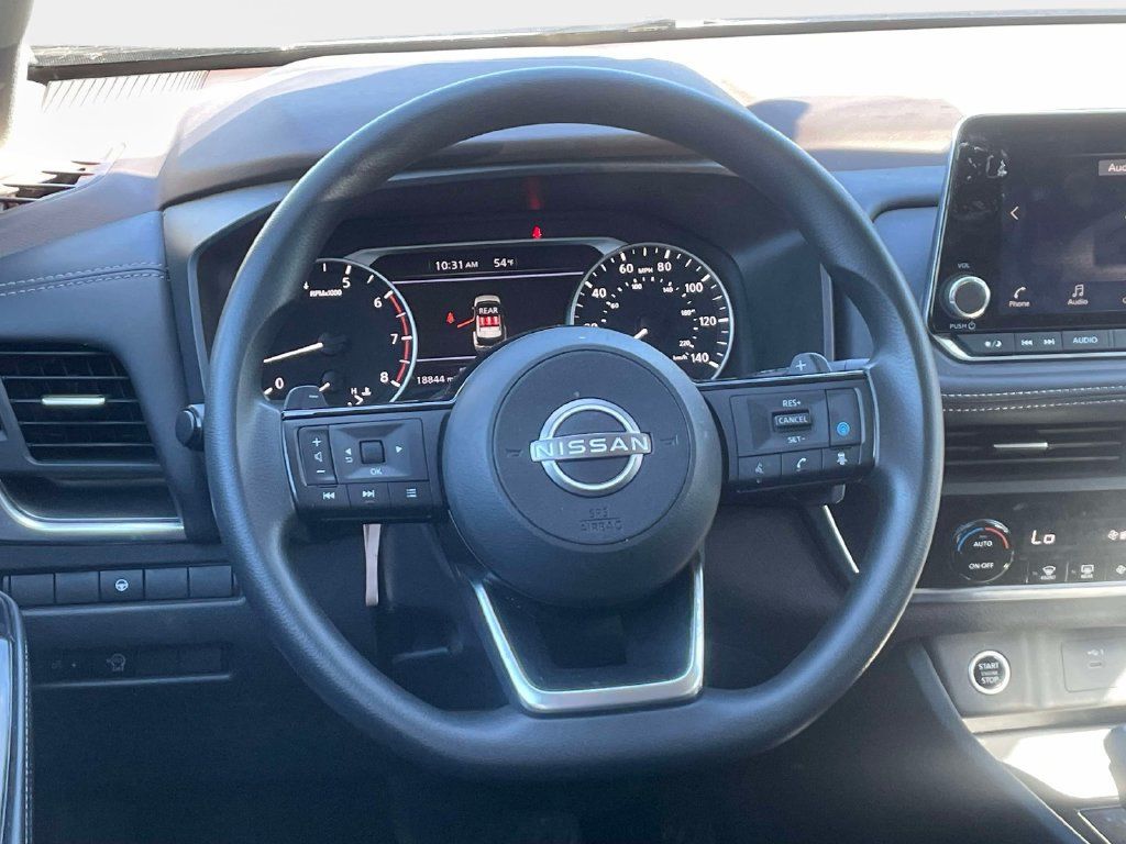 Used 2023 Nissan Rogue SV AWD/4WD image 17