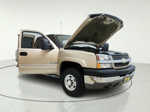 Used 2004 Chevrolet Silverado 2500 LS AWD/4WD image 11