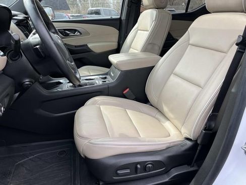 Used 2022 Chevrolet Traverse Premier FWD image 32