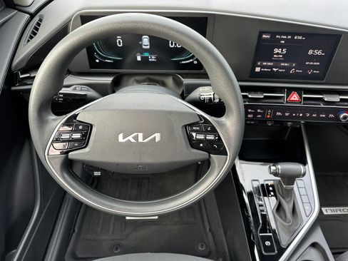 Used 2024 Kia Niro LX image 13