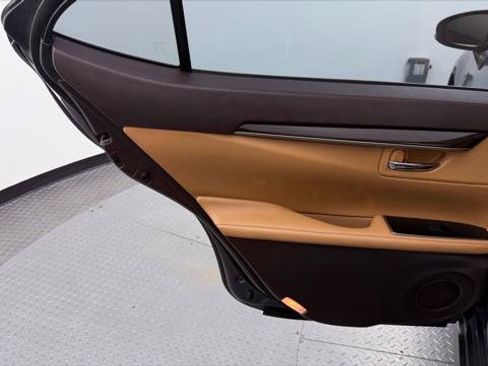 Used 2018 Lexus ES 350 w/ Luxury Package w/Wood Trim FWD image 16