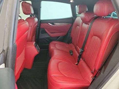 Used 2020 Maserati Levante image 13