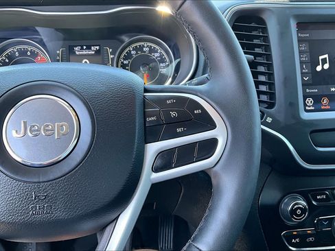 Used 2022 Jeep Cherokee Latitude AWD/4WD image 21