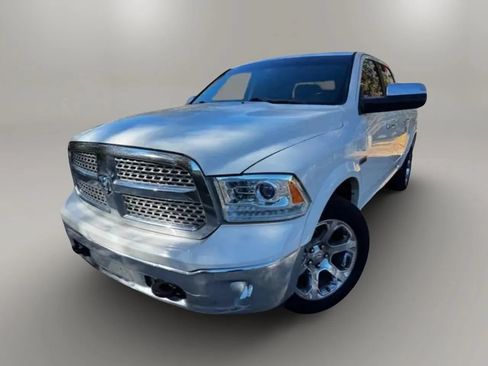 Used 2018 RAM 1500 Laramie AWD/4WD image 2