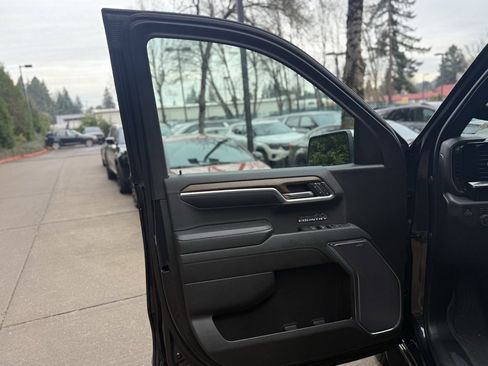 Used 2022 Chevrolet Silverado 1500 High Country w/ High Country Premium Package image 29