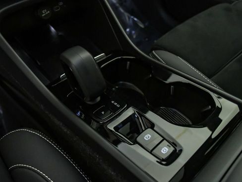 Certified 2023 Volvo XC40 B5 Plus w/ Protection Package Premier AWD/4WD image 20