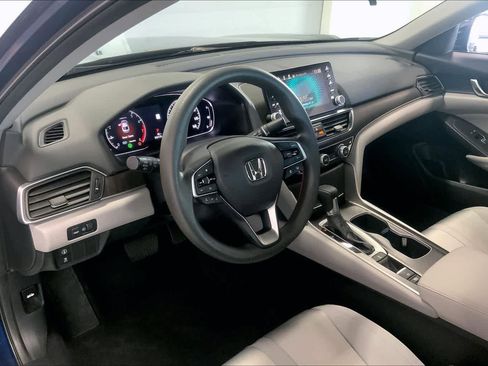 Used 2018 Honda Accord EX image 2