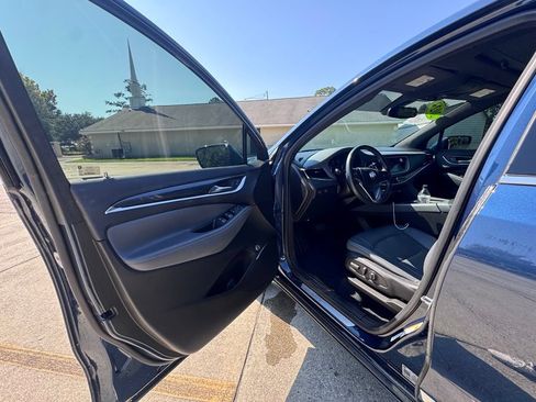 Used 2023 Buick Enclave Essence w/ Experience Buick Package FWD image 10