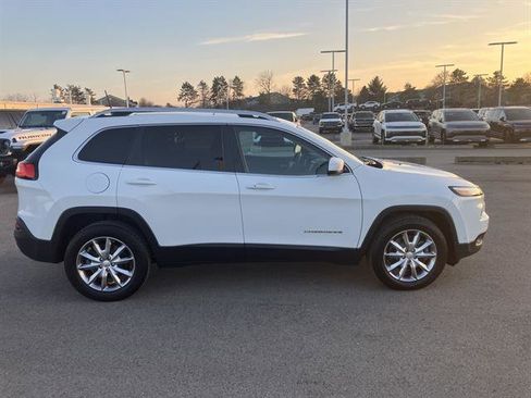 Used 2018 Jeep Cherokee Limited w/ Technology Group image 4