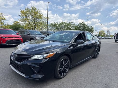 Used 2018 Toyota Camry XSE FWD image 6
