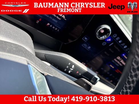 Used 2024 Chevrolet Traverse LT FWD image 24