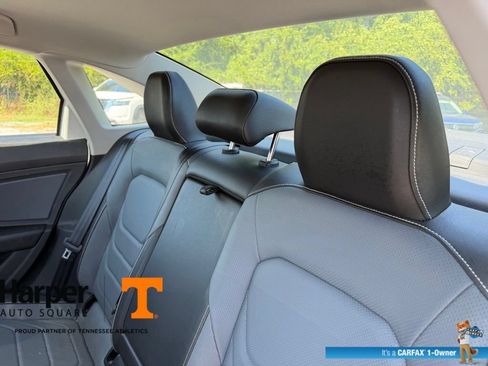Used 2025 Volkswagen Jetta SEL FWD image 9
