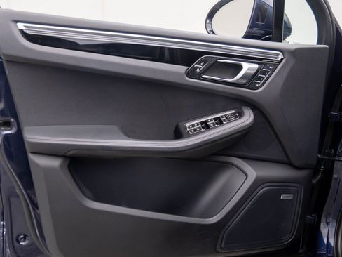 Certified 2022 Porsche Macan S image 14