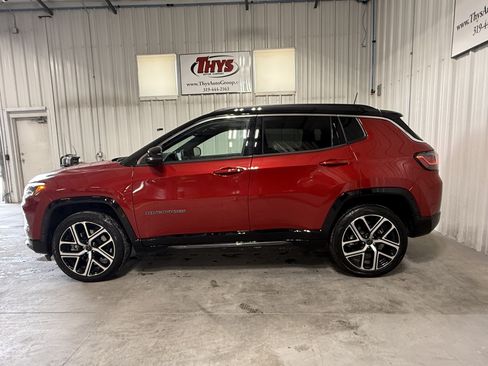 Used 2025 Jeep Compass Limited w/ Elite Group AWD/4WD image 15