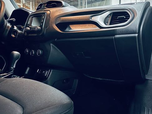 Used 2020 Jeep Renegade Sport w/ UConnect 7.0 Group FWD image 23