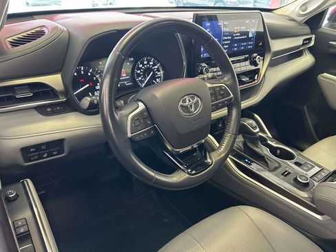 Certified 2021 Toyota Highlander Limited AWD/4WD image 14