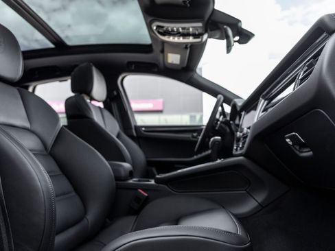 Certified 2026 Porsche Macan S AWD/4WD image 40