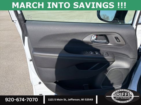 New 2026 Chrysler Pacifica Select image 19