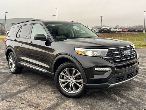 Used 2023 Ford Explorer XLT w/ Equipment Group 202A image 6