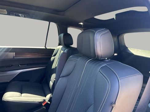 New 2026 Cadillac Vistiq Premium Luxury w/ LPO, Floor Liner Package AWD/4WD image 21