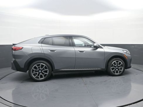 Used 2025 BMW X2 xDrive28i w/ Premium Package image 8