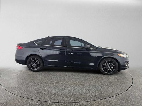Used 2020 Ford Fusion SE w/ Equipment Group 151A FWD image 4