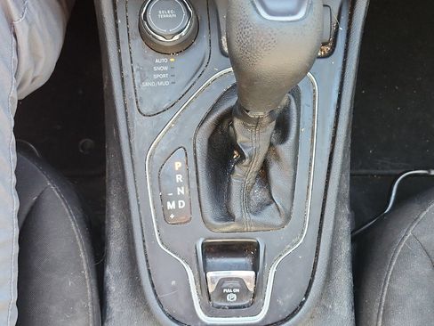 Used 2019 Jeep Cherokee Latitude w/ Popular Appearance Group image 30