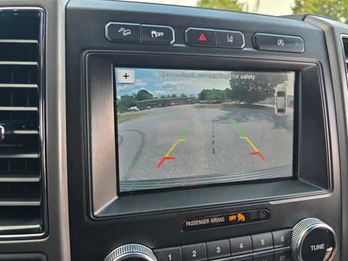 Used 2019 Ford Expedition XLT w/ Equipment Group 202A AWD/4WD image 3