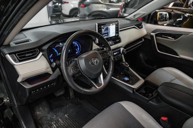 Used 2020 Toyota RAV4 Limited AWD/4WD image 3