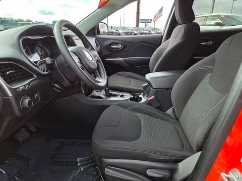 Used 2021 Jeep Cherokee Latitude FWD image 5