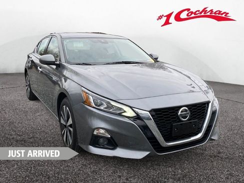 Used 2020 Nissan Altima 2.5 SV image 1