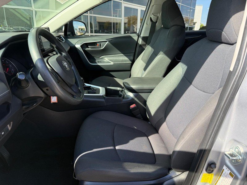 Used 2022 Toyota RAV4 LE AWD/4WD image 15