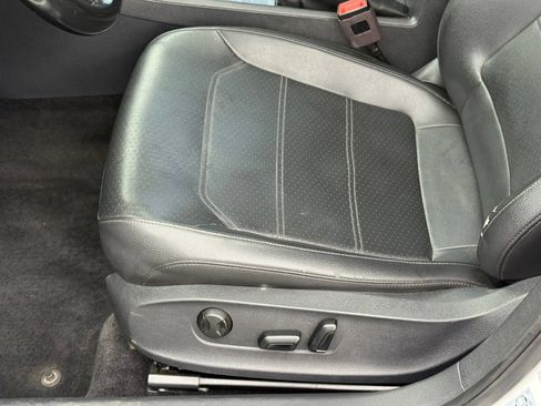 Used 2017 Volkswagen Passat 1.8T SE FWD image 34