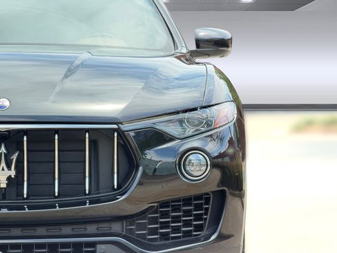 Used 2018 Maserati Levante AWD/4WD image 11