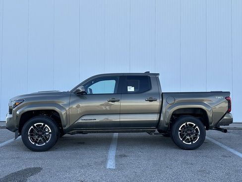 New 2026 Toyota Tacoma TRD Sport image 2