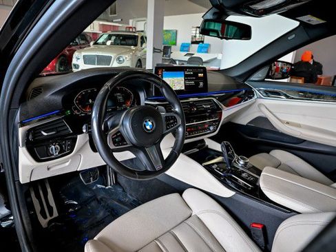Used 2022 BMW 530i xDrive w/ M Sport Package image 13