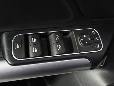 Used 2025 Mercedes-Benz GLA 250 4MATIC image 24