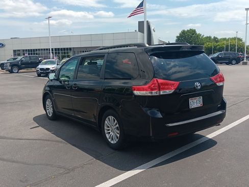 Used 2012 Toyota Sienna XLE FWD image 7